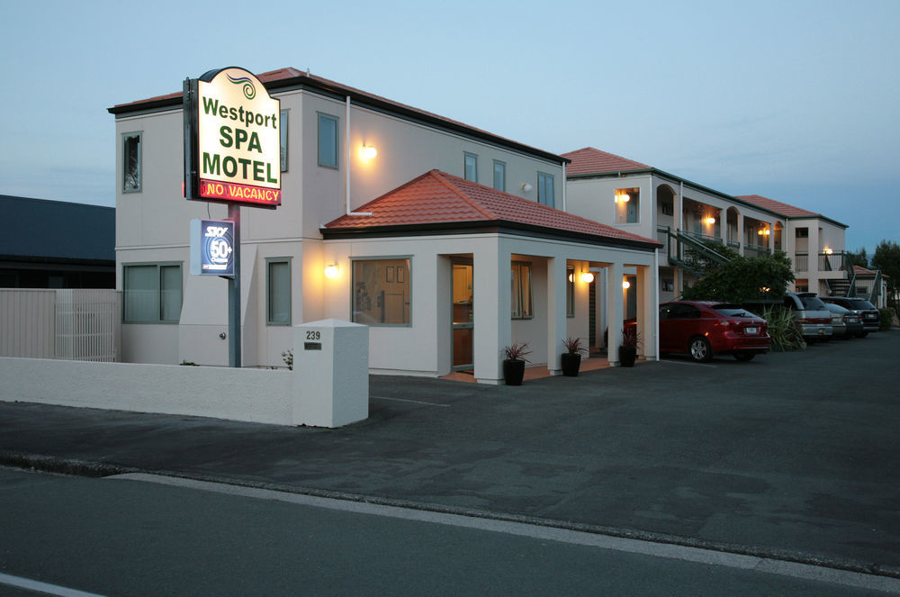 Westport Spa Motel Exterior photo